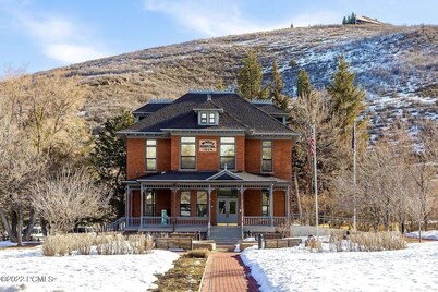 Walk to Ski and Downtown, On Bus Route