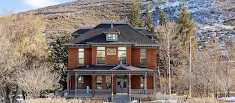 Walk to Ski and Downtown, On Bus Route