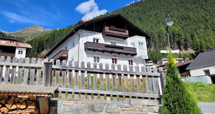 Schöne Wohnung für 4 Leute mit W-LAN, TV, Balkon, Haustiere erlaubt, Panoramablick und Parkplatz