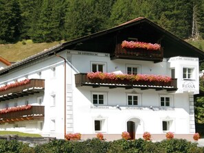 Exterior - Nice apartment for 2 guests with WIFI, TV, pets allowed and panoramic view (Ischgl)