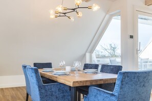 Unclassified image, 4 of 29, button