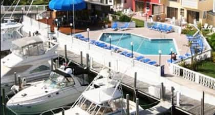 Ocean Reef Yacht Club & Resort! Unit Sleeps 4 total with Full kitchen!