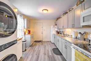 Refrigerador, microondas, placa de cocina, lavavajillas