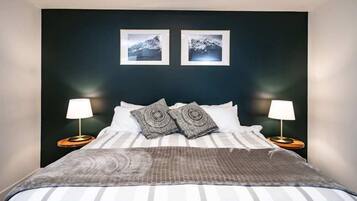 Alpine Escape | 3 bedrooms, iron/ironing board, free WiFi, bed sheets