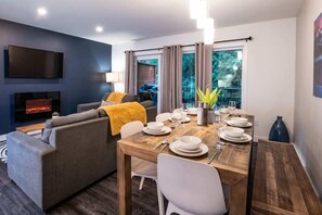 Alpine Escape | Living area | 40-inch flat-screen TV with digital channels, TV