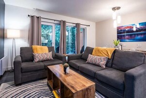 Alpine Escape | Living area | 40-inch flat-screen TV with digital channels, TV