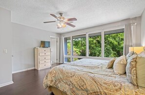 3 عدّة غرف نوم وواي فاي وملاءات أسرّة