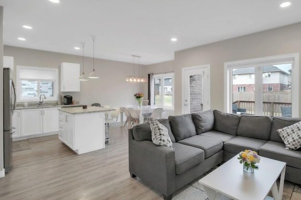 TV connectée, baby-foot, livres, chaßne hi-fi