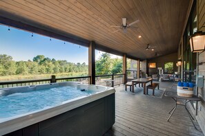 Outdoor dining - Whistling Pines-18 Person One Level Cabin+Hot Tub+Game Room+Waterfront (Broken Bow)