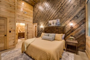 5 bedrooms, iron/ironing board, travel cot, free WiFi - Whistling Pines-18 Person One Level Cabin+Hot Tub+Game Room+Waterfront (Broken Bow)