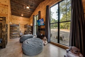 5 bedrooms, iron/ironing board, travel crib, free WiFi