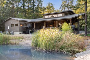 Exterior - Whistling Pines-18 Person One Level Cabin+Hot Tub+Game Room+Waterfront (Broken Bow)
