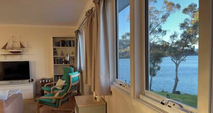 Deluxe waterfront retreat