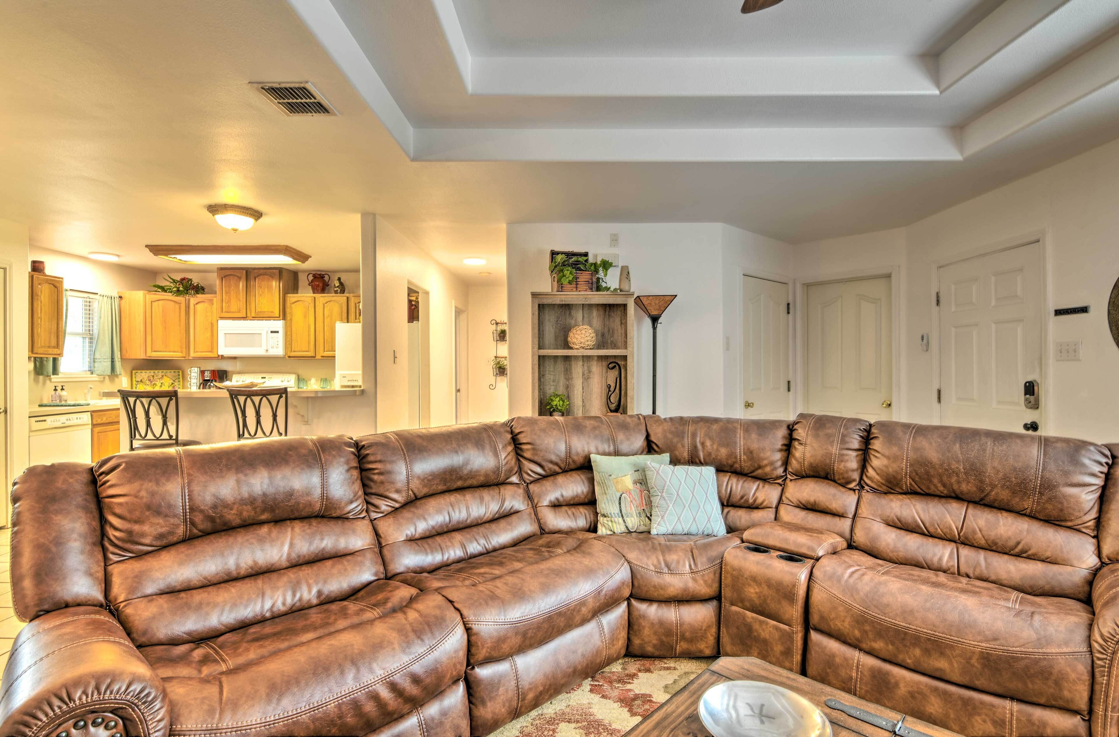 Pet-Friendly Rockport Home ~ 4 Mi to Beach!