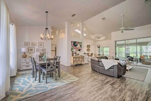 TV, video games, table football, ping pong - Crystal River Gem Near Three Sisters Springs! (Crystal River)