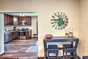 Fridge, microwave, stovetop, dishwasher - Appleton Abode Near Lake Winnebago & Downtown (Appleton)