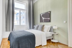 2 chambres, fer et planche à repasser, Wi-Fi, draps fournis