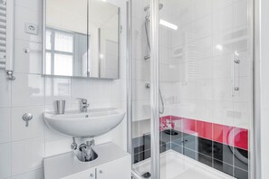 Hair dryer, towels - Charming Mariahilf 2BR w/ Elevator, nr Mariahilfer Strasse, by Blueground (Vienna)