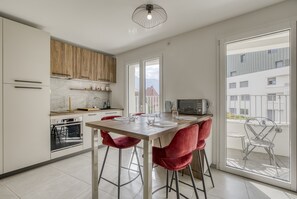 Kühlschrank, Mikrowelle, Ofen, Geschirrspüler