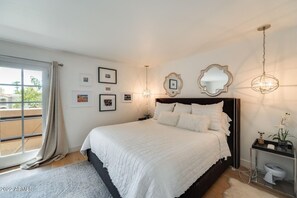 2 habitaciones, escritorio, tabla de planchar con plancha y wifi gratis 