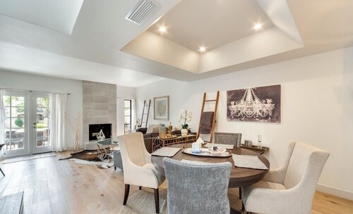 Elegant & Charming Townhome in the iconic Arizona Biltmore Estates