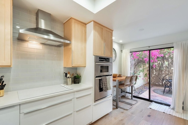 ثلاجة، ميكروويف، فرن، موقد طهي مسطح