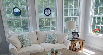 Clean, spacious house in quiet area close to highway access