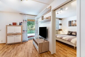 2 bedrooms, iron/ironing board, free WiFi, bed sheets - Holiday Apartment "In the Green" with Private Terrace (Hornberg)