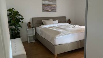 2 slaapkamers, een strijkplank/strijkijzer, gratis wifi, beddengoed