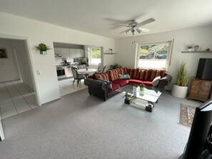 TV, lettore DVD, impianto stereo