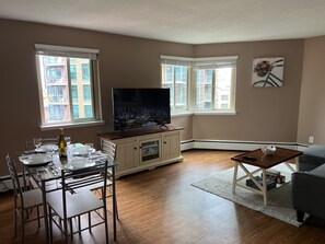 Dining - downtown Seattle 1 bedroom condo (Seattle)