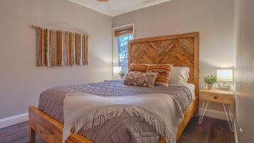 1 bedroom, desk, free WiFi, bed sheets