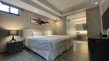 Quarto casal standard | Escrivaninha, cortinas blackout, Wi-Fi de cortesia, roupa de cama