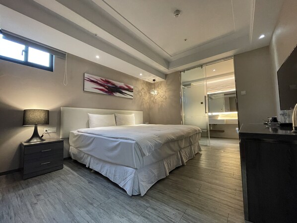 Habitación doble estándar | Escritorio, cortinas blackout, wifi gratis y ropa de cama 