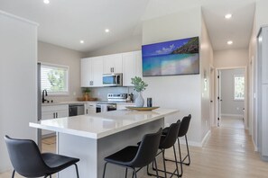 Fridge, microwave, oven, stovetop - Hale Makai - AC, Beachfront (Kahuku)