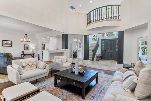 Golf Mansion Retreat I By Hotel Home Stays