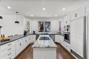 Fridge, microwave, oven, stovetop - Golf Mansion Retreat I By Hotel Home Stays (Monument)