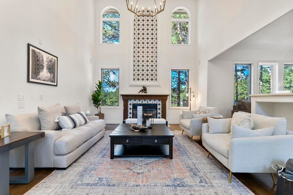 Smart TV, fireplace, books, offices