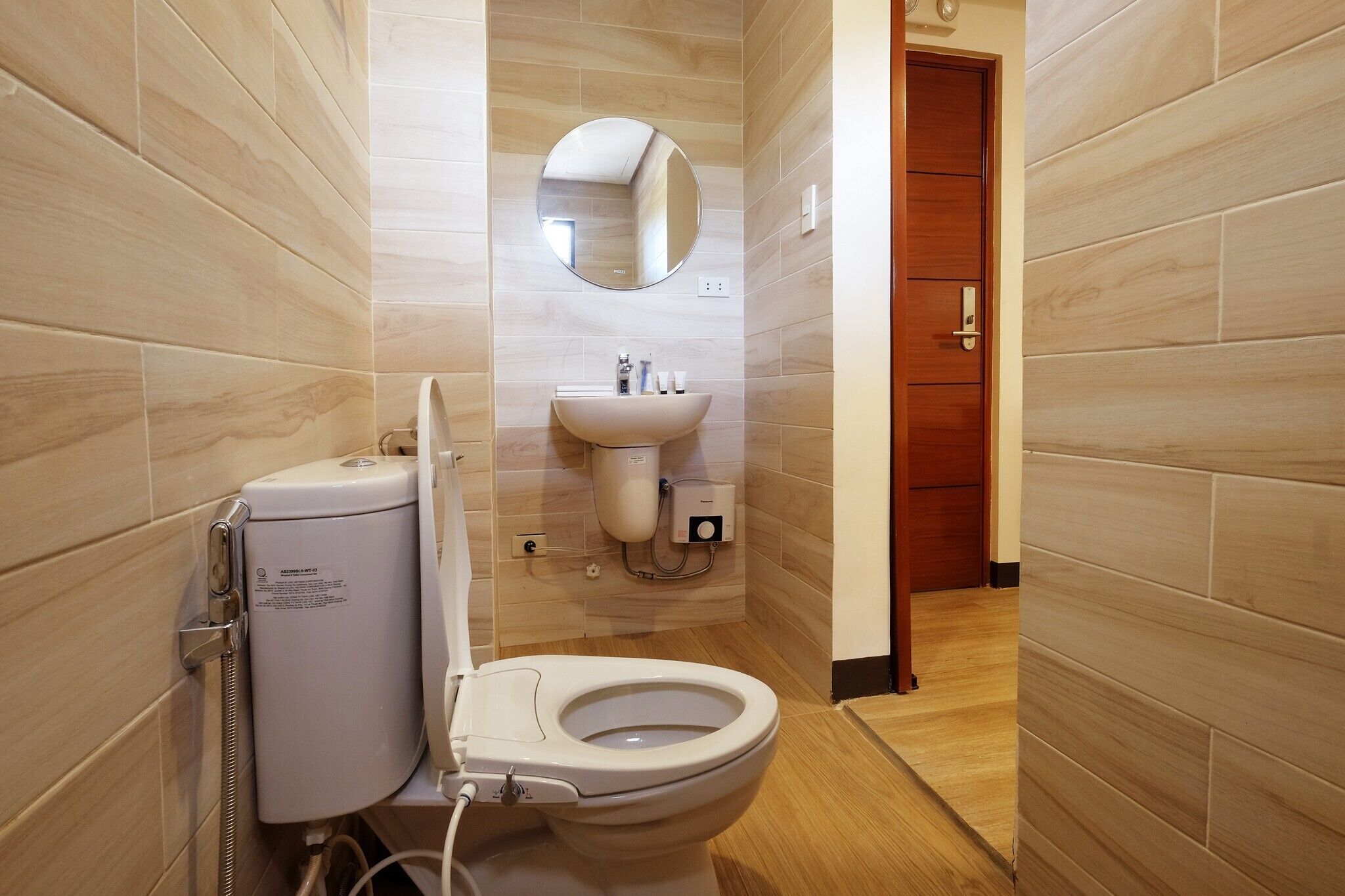 Deluxe Room, Multiple Bedrooms | Bathroom