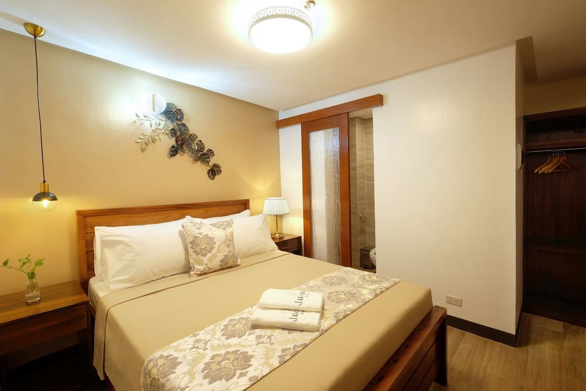 Premier Room, Multiple Bedrooms | 1 bedroom, in-room safe, individually decorated, individually furnished