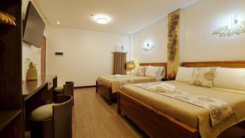 Quarto família, 2 camas Queen | 1 quarto, cofres nos quartos, individualmente decorados