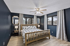 3 bedrooms, desk, iron/ironing board, travel crib