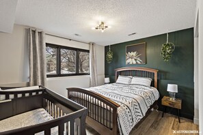3 bedrooms, desk, iron/ironing board, travel crib