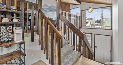 🏔Family Friendly - Near Airport & Lake w/ Mountain Views - No Chores
