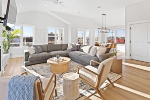 Smart TV, fireplace, stereo