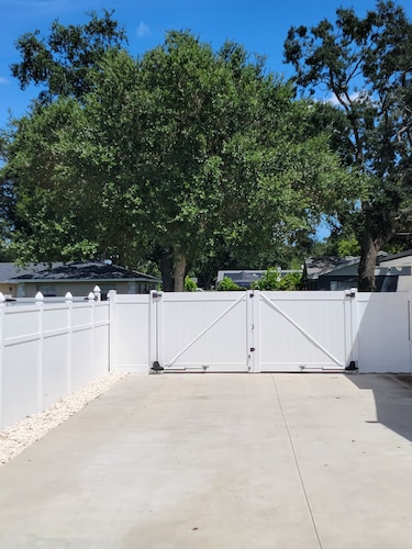 Modern & Stylish studio with private entry and parking.