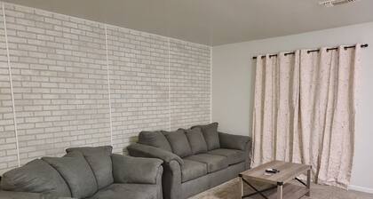 SwinHousing - Main Street Suite, Sleeps 8