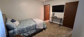 SwinHousing - Main Street Suite, Sleeps 8