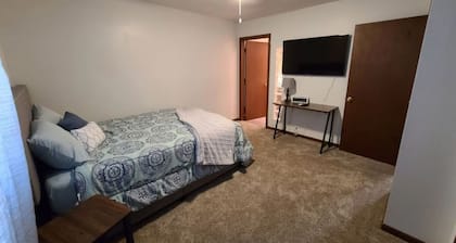 SwinHousing - Main Street Suite, Sleeps 8