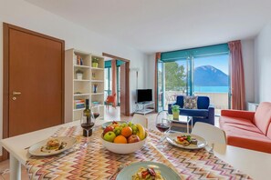 Dining - Porto Letizia P14, Porlezza, Italy (Porlezza)